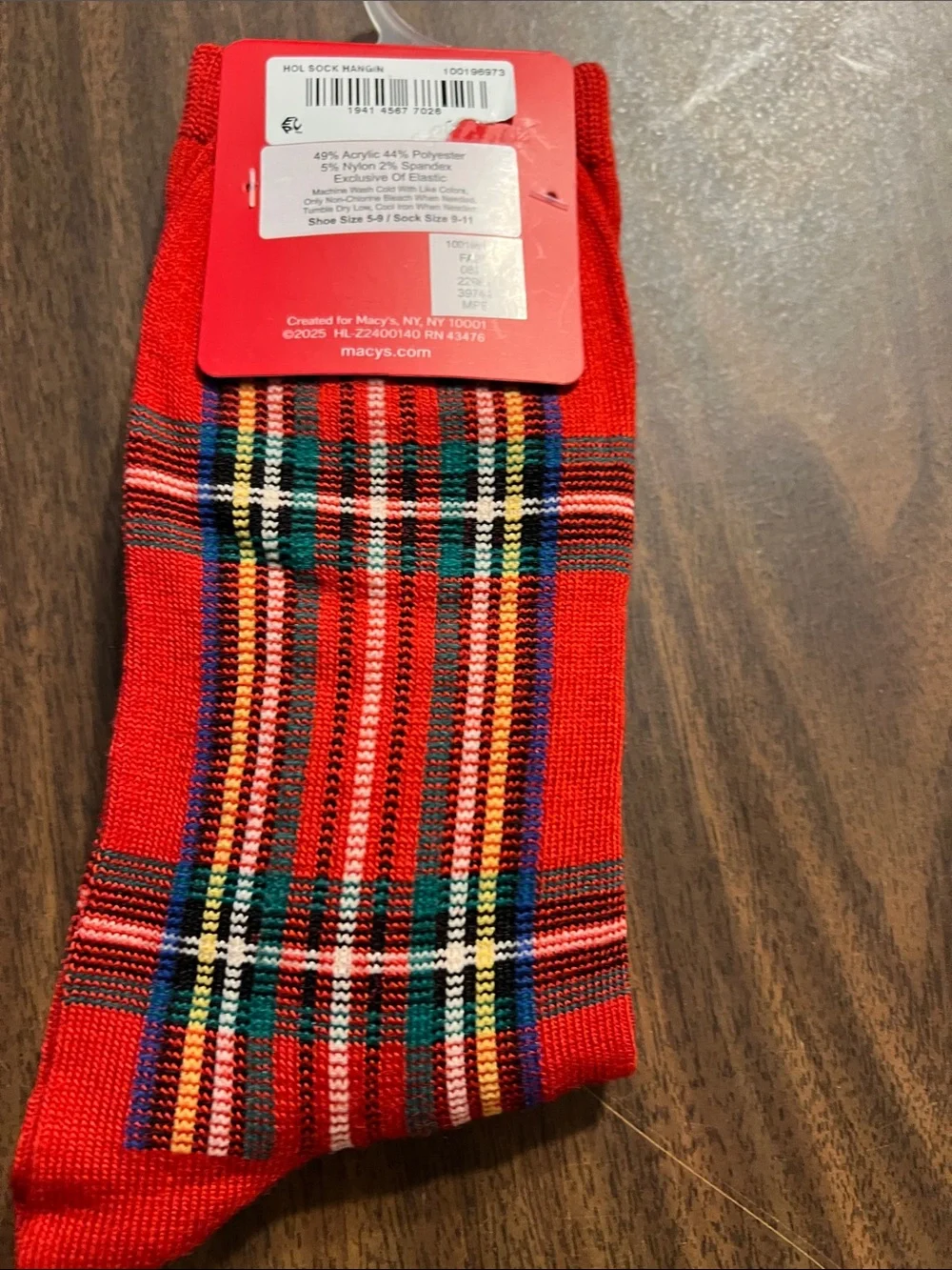 NWT Men’s Holiday Lane Red Plaid Casual Socks
